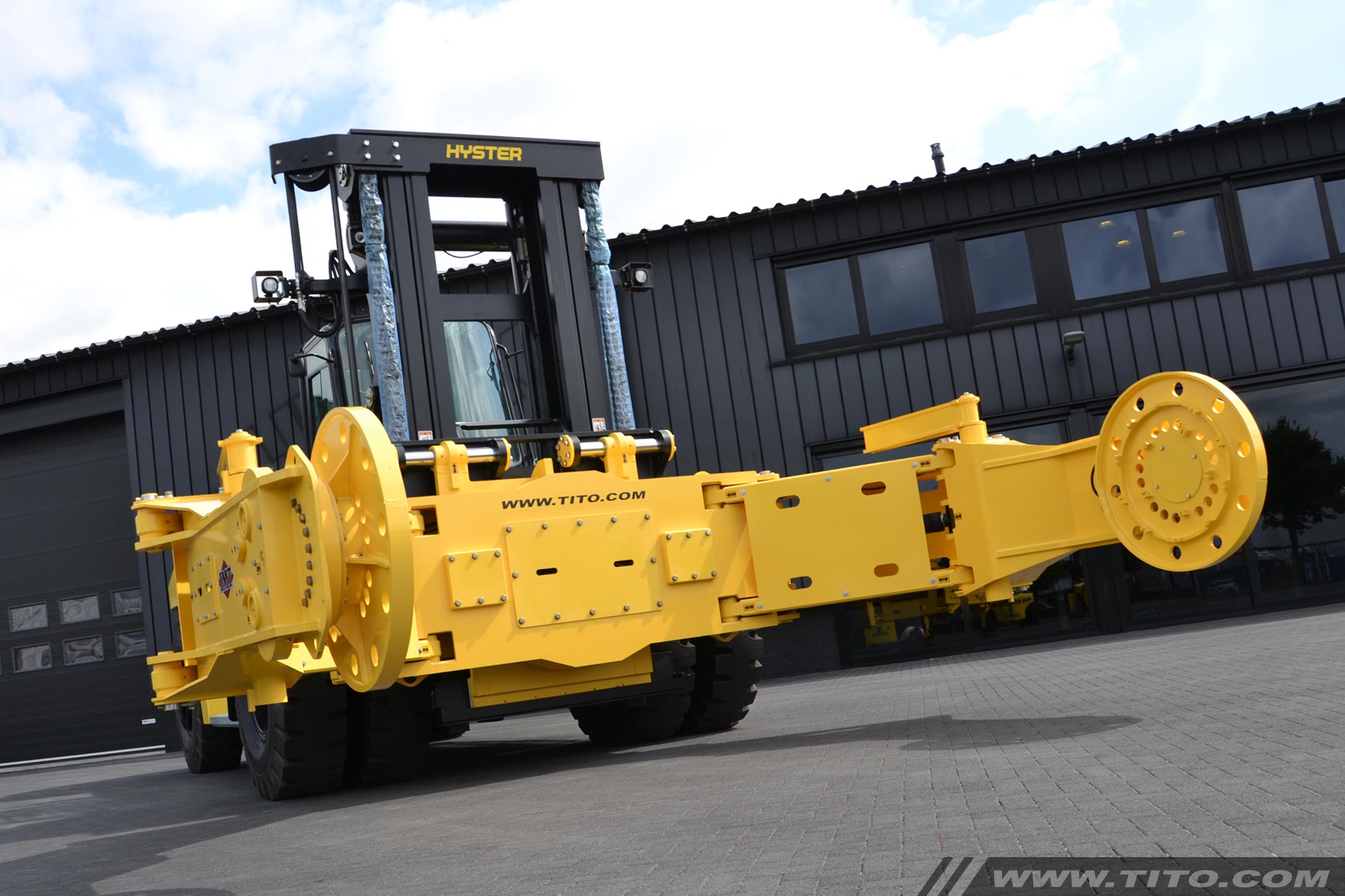 big hyster forklift